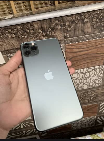 11 Pro Max just like new! Waterpack!