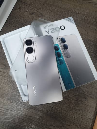 Vivo Y200 8/128 10/10