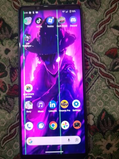 snapdragon 8 gen 1 4k 120 fps camera 2 lines on panel 8gb ram 128 gb