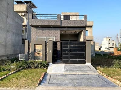 Very Reasonable Price 3.5 Marla Single Story House with 1 Car Garage for Sale in Central Park Housing Scheme Lahore