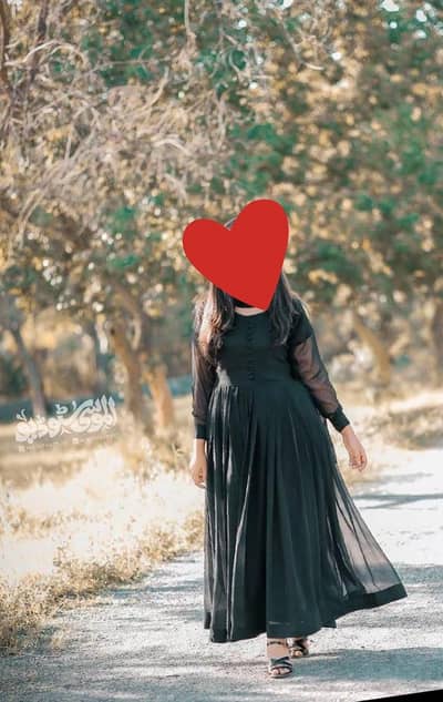 aik br wear ki h just fancy shaffon m long maxi Hy blck color m