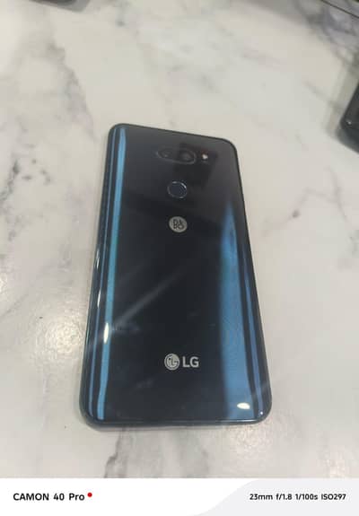 LG v30 PTA approved hai  4 -64 GB hai