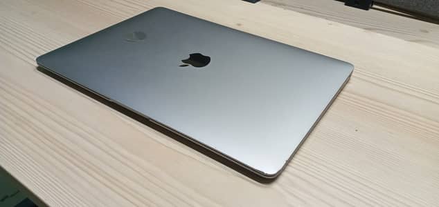 Macbook Air M1 laptop