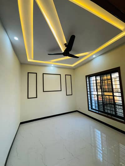 Block J 1.5story House sale