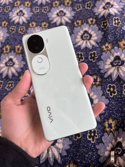 Urgent sale 10/10 scratchless open boax like brand new with box