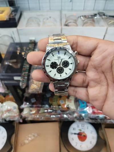 New men's modern style look watch