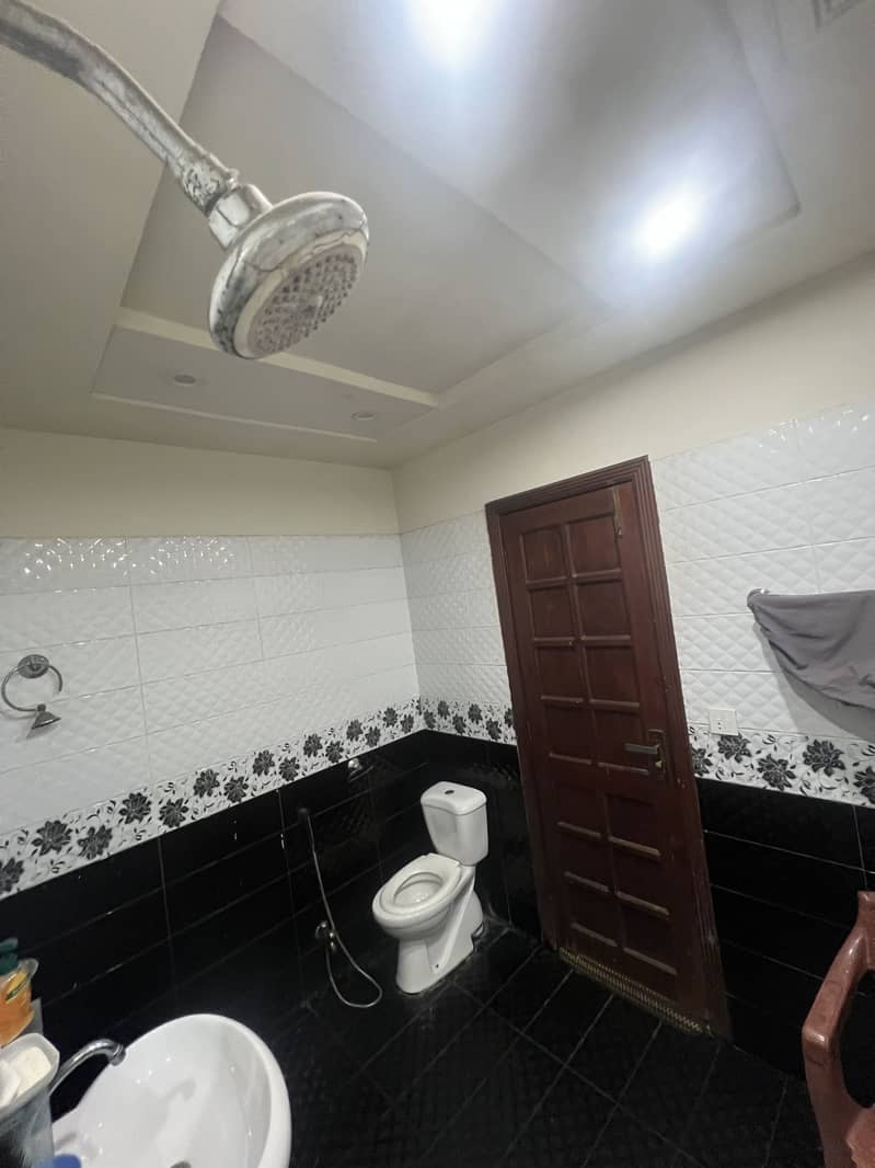 10 Marla Ground portion 6