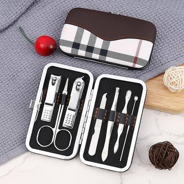 6-Piece Cutter Cuticle Clipper Manicure Pedicure Nail Care Kit in Case