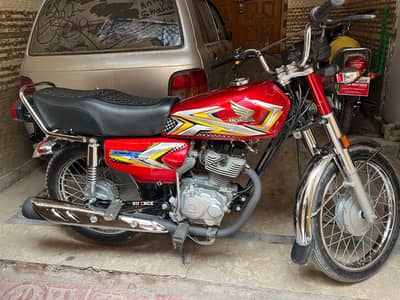 Honda 125 brand new condition 10 by 10 condition home use no any work