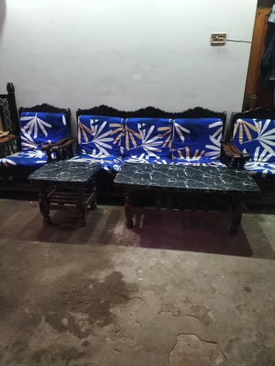 5 seater sofa set in wood good condition