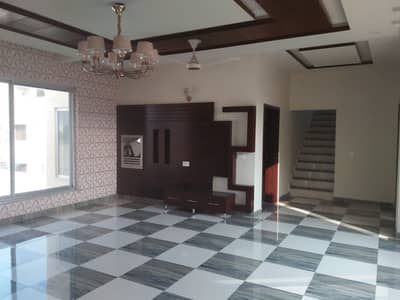 1 KANAL SLIGHTLY USED UPPER PORTION IS AVAILABLE FOR RENT ON TOP LOCATION OF WAPDA TOWN LAHORE