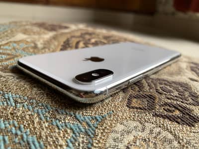 JUST LIKE NEW iPhone XS MAX 64gb White E-Sim Time Available NON PTA