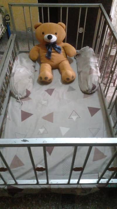 iron bed with side safety