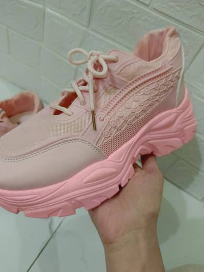 Brand New Pink Sneakers. Size 41 (9.5/10 Condition)