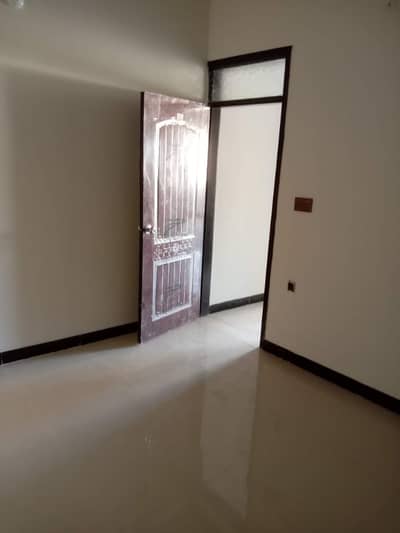 45 Square Yards Flat For Grabs In Korangi