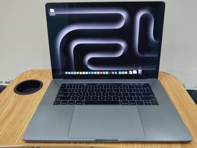 MacBook Pro 2017  15 Inch Touch Bar | i7 | 16GB RAM | 500GB SSD