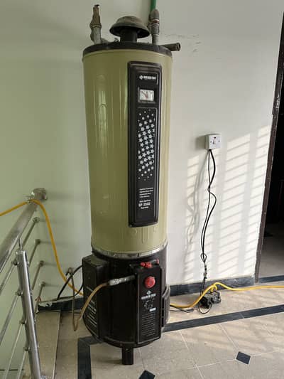 Gyser Golden Fuji 35 Gallon – Electric & Gas (Used)