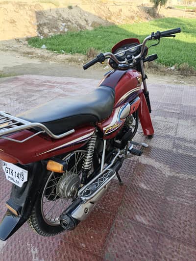 Honda Pridor 2013 Red