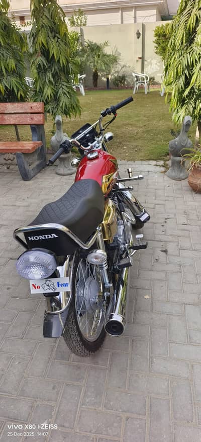 abhi running huie hai 125 self start Gold edition