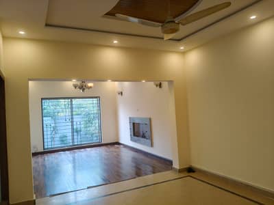 10 Marla Well Maintained House For Rent In DHA Phase 5