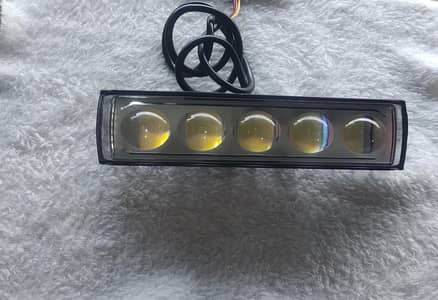 ismein teen color hai white yellow white or flash blue red