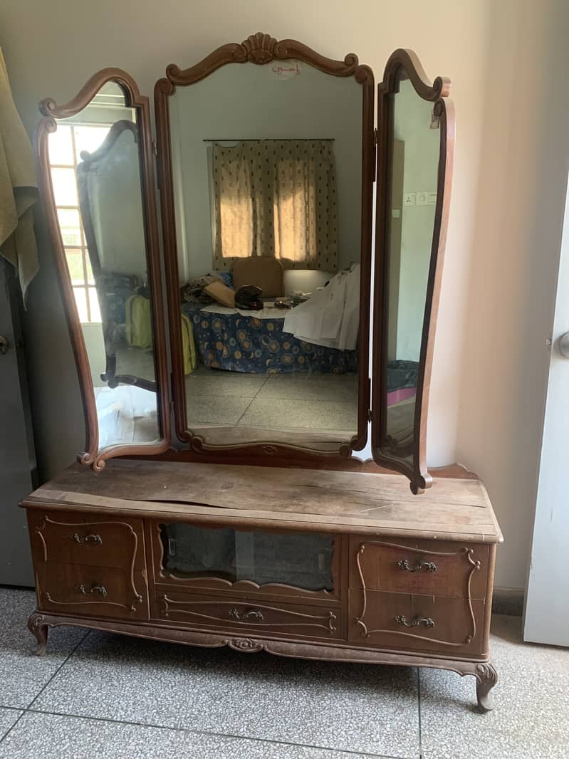 Three Mirror Dressing Table 2