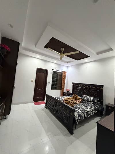 12 Marla first floor mid portion awialable for Rent