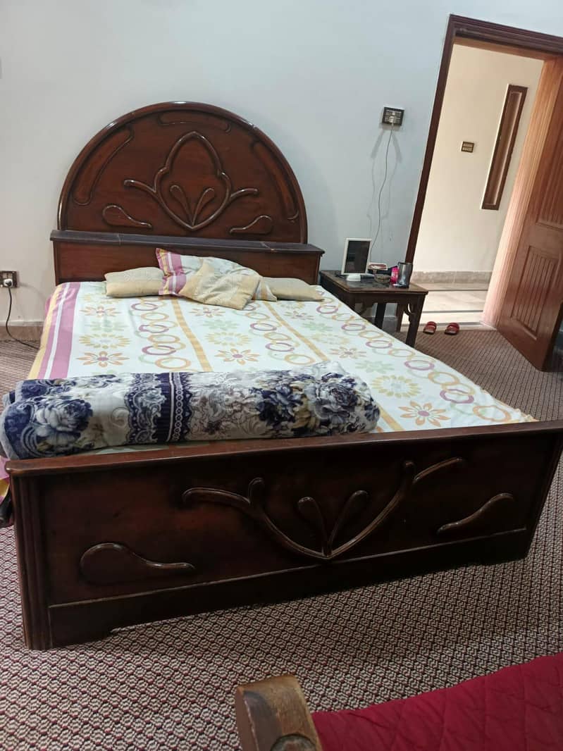 Bed and dressing table 3