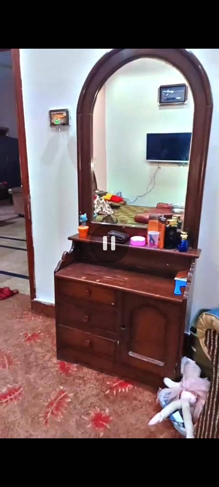 Bed and dressing table 5