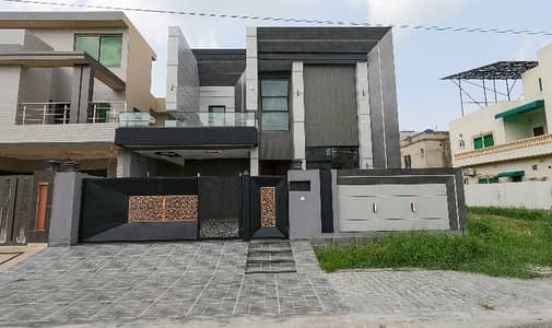 Prime Location 10 Marla House Situated In Central Park - Block A For sale