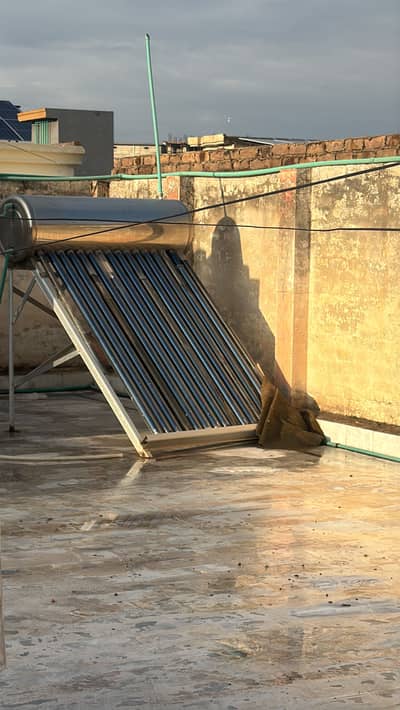Solar water geyser