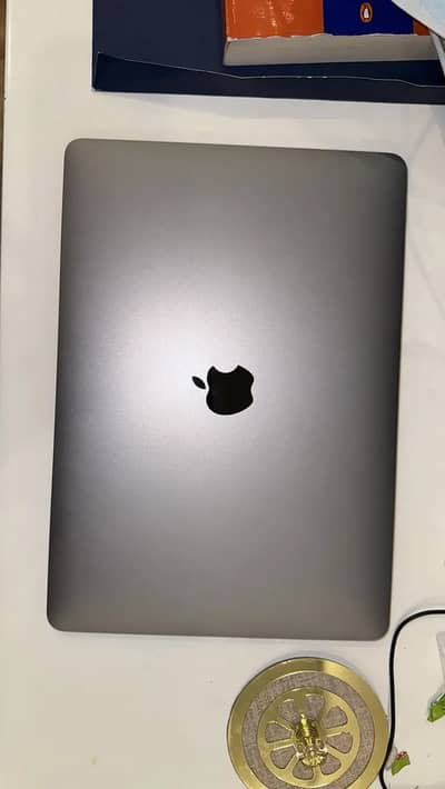 Macbook Air 13inch M1 256gb ssd and 8gb ram. (10/10 perfect condition)