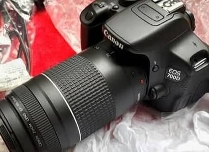 Canon 700D Dslr Camera with 75 300 lens