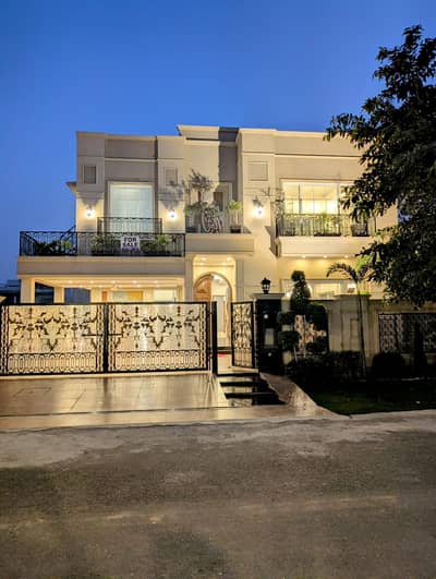 I want to sale 1 Kanal Classical House constructed & design by SYED BROTHERS