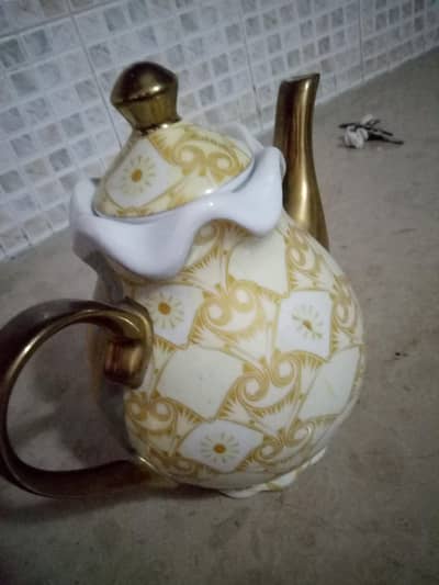 cutlery set   for eight people is made of glass