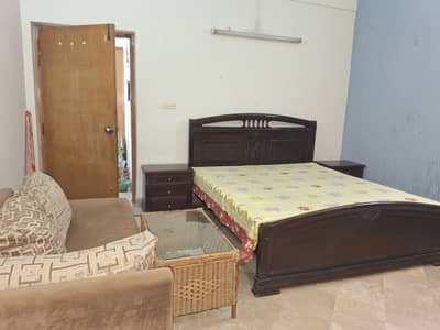 1 spacious bedroom with attached bath for a working lady