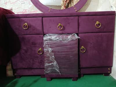 Trending Dressing 5 drawers with sitting table