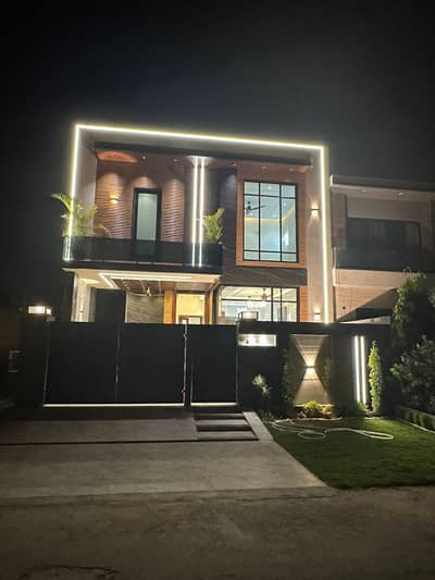 Lake City 12-Marla Awesome House For Sale