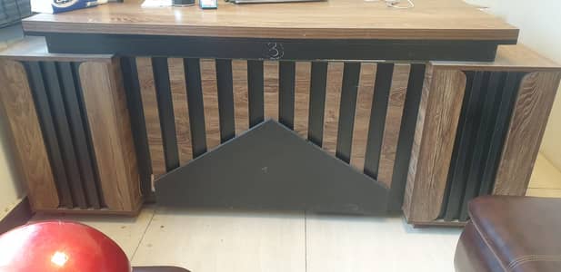 Executive Table- SEMI USED ALMOST NEW
