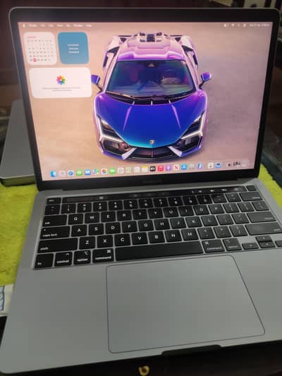 MacBook pro core i7 16gb ram 512 SSD 13inch 2020