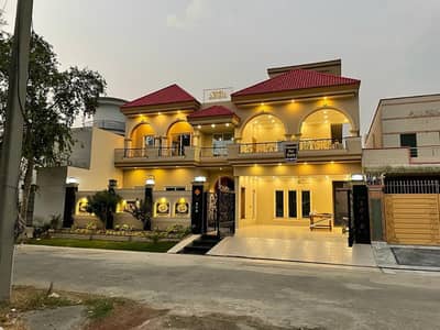 I want to sale 1 Kanal owner build solid house at Prime Location