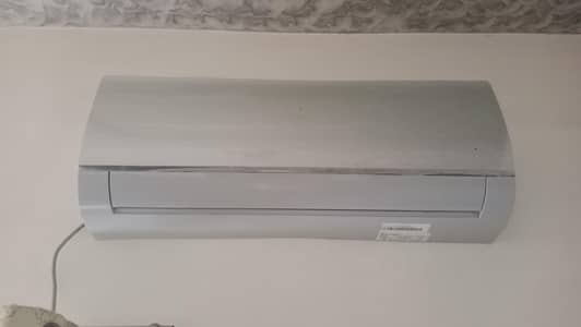 haier 1 ton ac new condition only 4 month used