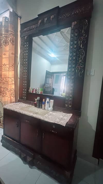 Dressing table with two side stools