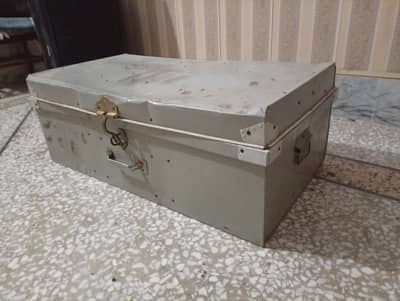 trunk 2.5 feet long .