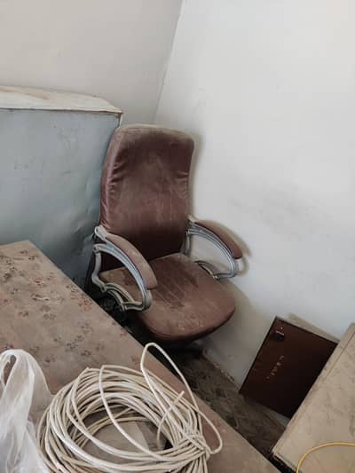 Office chair and table