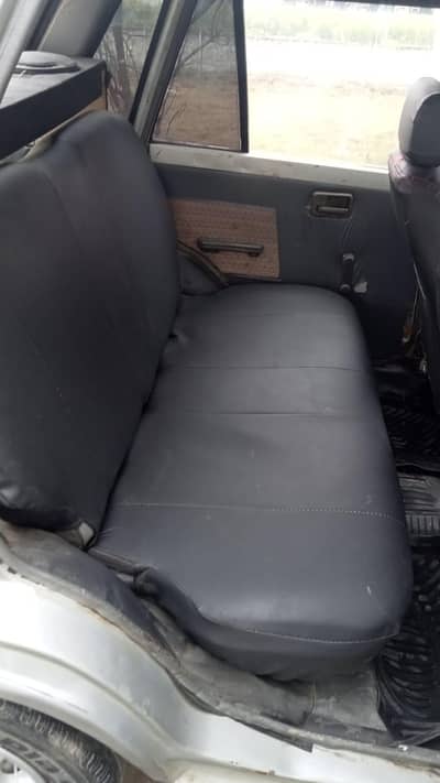 mahran use car bahir say shower hai andar say genuine hai