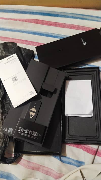 samsung galaxy s24 ultra  256gb like new 10/10 natural titanium