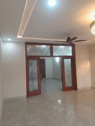 10 MARLA LOWER PORTION FOR RENT IN NASHEMAN IQBAL PHASE 2 COLLEGE ROAD LAHORE BIJLI PANI AVAILABLE USE FOR FAMILY