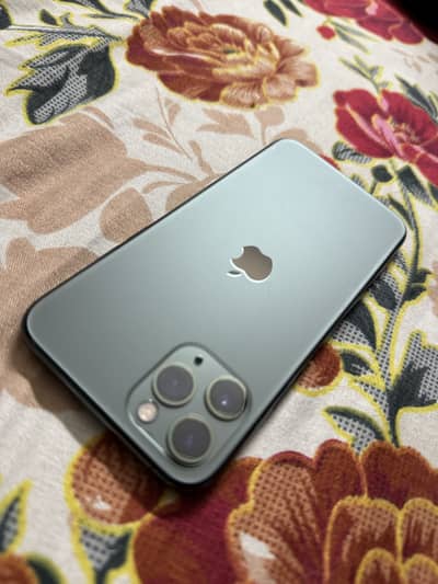 Iphone 11 pro factory unlock (13,14,12,xr,15,16,17,max,plus)