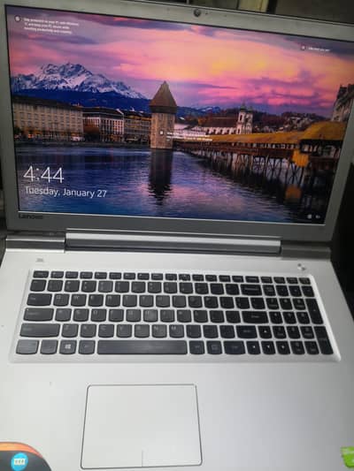 core i7 6th HQ 2 gb Nvedia Geforce